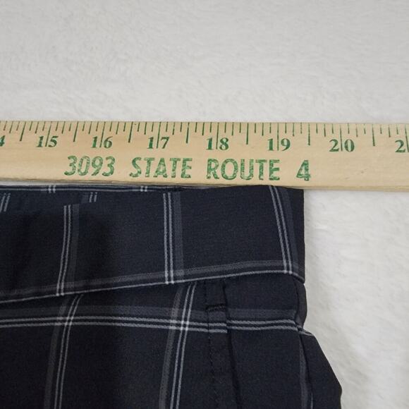 Walter Hagen Shorts Mens 38 Black Plaid Flat Front Golf Performance Outdoor - Picture 4 of 11